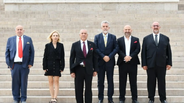 Engelsiz Yaşam Derneği Yönetim Kurulu, Anıtkabir'de Atatürk'e Saygılarını Sundular