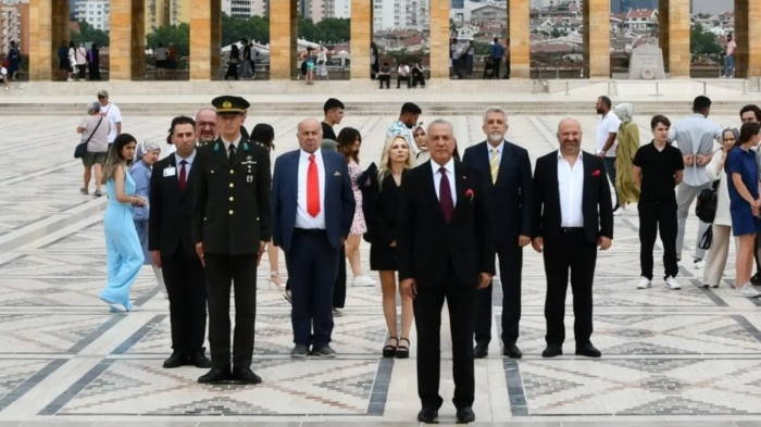 Engelsiz Yaşam Derneği Yönetim Kurulu, Anıtkabir'de Atatürk'e Saygılarını Sundular