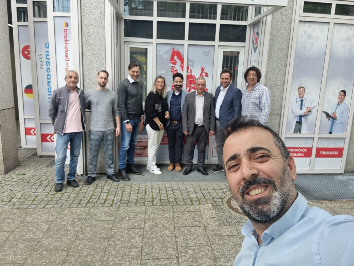 İçi Para Dolu Çantayı Sahibine Teslim Eden Münih'li Taksici Suat Öcalan TC Medical Point Stüdyolarında