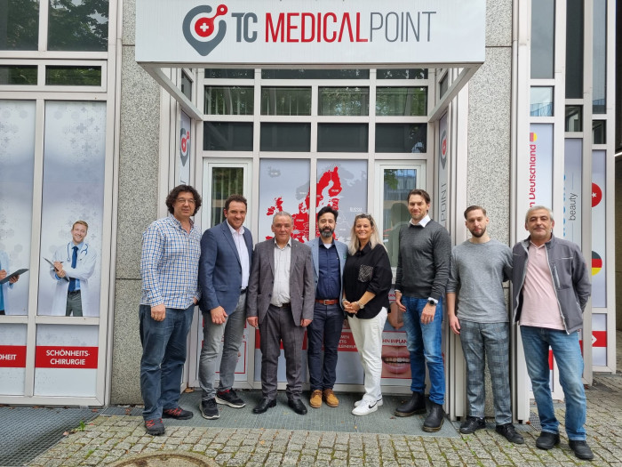 İçi Para Dolu Çantayı Sahibine Teslim Eden Münih'li Taksici Suat Öcalan TC Medical Point Stüdyolarında