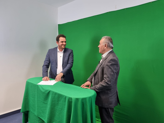 İçi Para Dolu Çantayı Sahibine Teslim Eden Münih'li Taksici Suat Öcalan TC Medical Point Stüdyolarında
