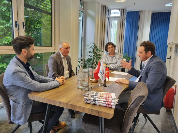 İçi Para Dolu Çantayı Sahibine Teslim Eden Münih'li Taksici Suat Öcalan TC Medical Point Stüdyolarında
